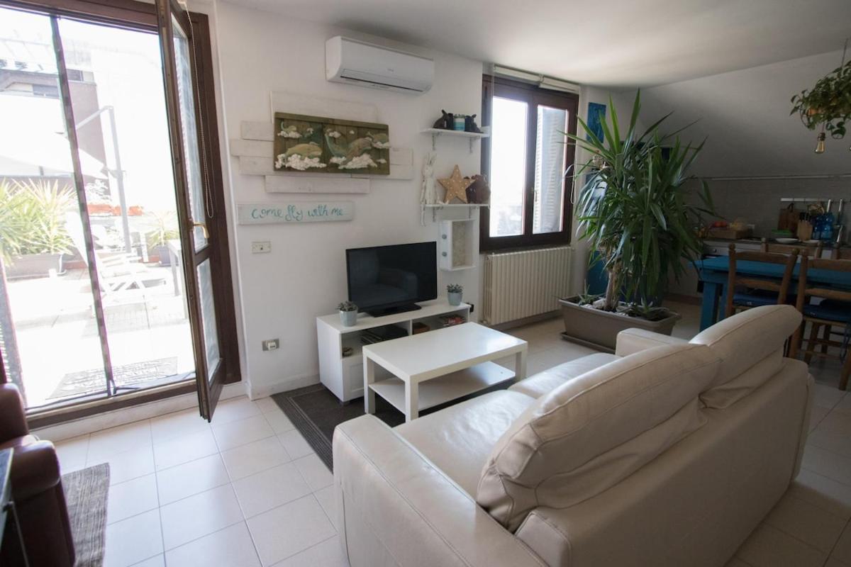The Little Penthouse Apartment Сереньо Екстериор снимка